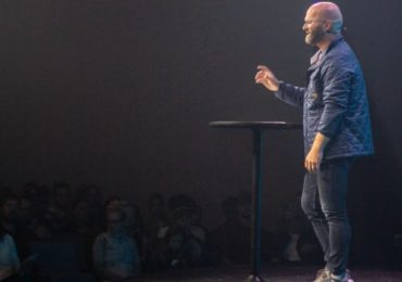 Pastor é repreendido por usar calça colada: ‘Ofensivo e moralmente errado’