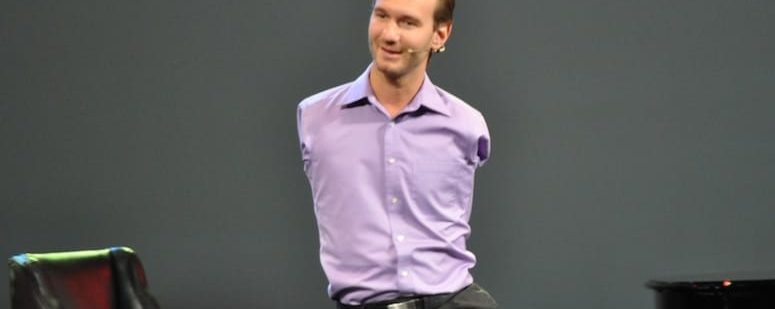 Vujicic: 'Igrejas focam mais em coletar dízimos do que evangelizar'