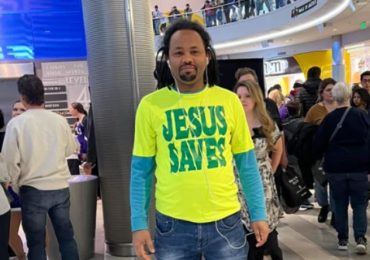 Seguranças de shopping expulsam cristão por camiseta com mensagem ‘Jesus salva'