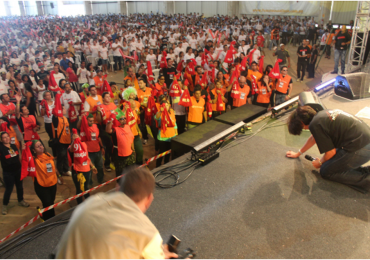 Cerca de 10 mil jovens ignoram o Carnaval para louvar a Deus