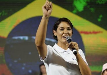 Presidente evangélica? Enquete dá vantagem a Michelle Bolsonaro