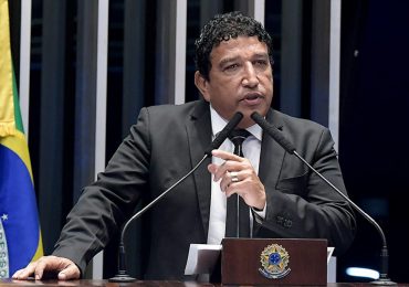 Magno Malta apresenta projeto para resgatar o Escola Sem Partido