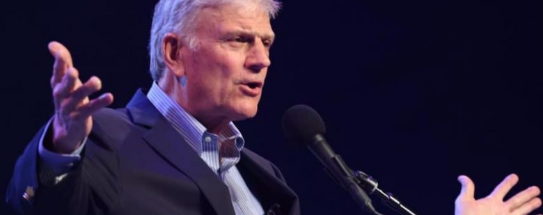 Graham critica Igreja Anglicana por aprovar bênção à união gay