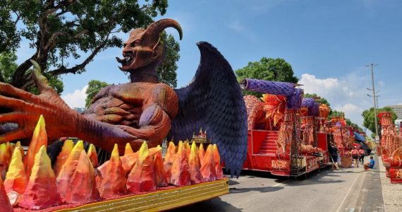 Desfile de Carnaval no Rio ataca a fé cristã e distorce a Bíblia