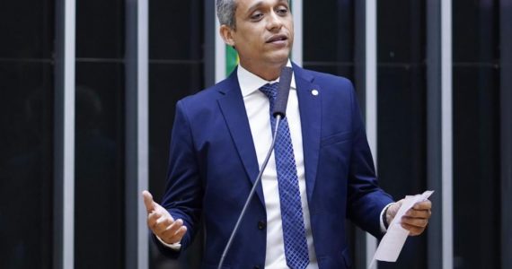 Deputado promete colocar 'medo em professores militantes'