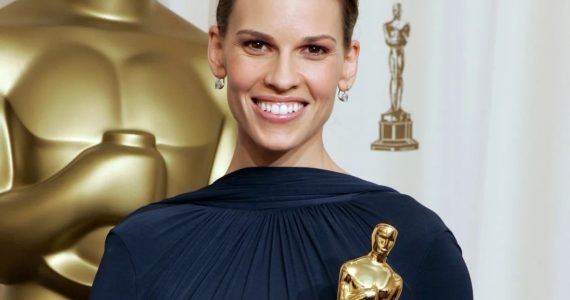 Criadores de 'Eu Só Posso Imaginar' anunciam filme sobre anjos com a atriz Hillary Swank