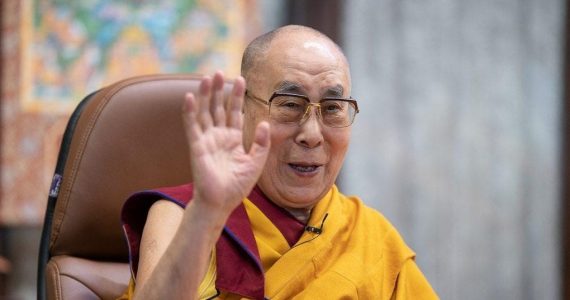 Pastor diz que Dalai Lama cometeu pedofilia e critica imprensa