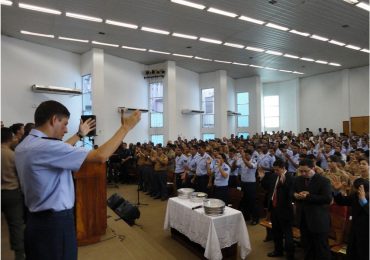 Trabalho evangelístico alcança 800 policiais