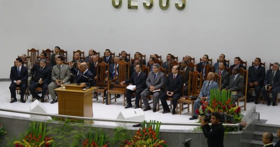 Pastor assembleiano critica costumes no púlpito: ‘A postura esperada é a mais humilde possível