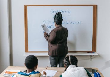 Parlamentar propõe instalar cartazes com os Dez Mandamentos nas salas de aula