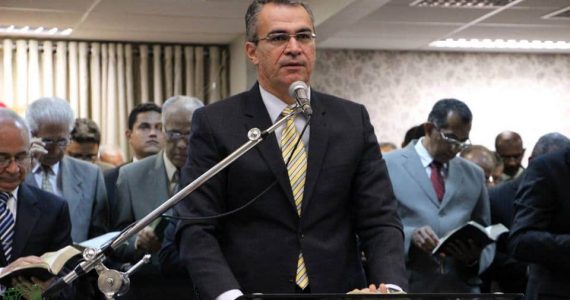 Pastor diz que esquerda deixará cristãos em "mãos totalitárias"