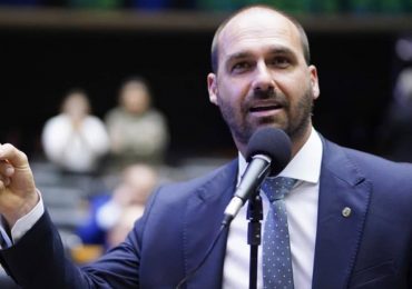 Eduardo Bolsonaro defende projeto contra doutrinação de gênero