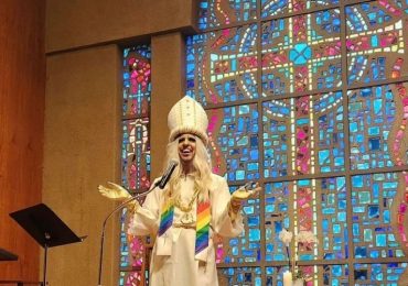 Igreja Presbiteriana de 200 anos realiza culto com ‘ministração’ de drag queen para crianças