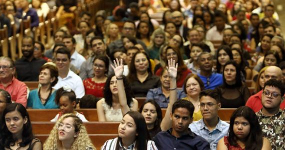 Em 20 anos, igrejas evangélicas no Brasil saltaram para 109 mil