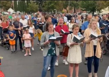 Cristãos que foram presos por cantar em praça durante a pandemia serão indenizados