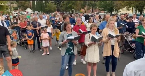 Cristãos que foram presos por cantar em praça durante a pandemia serão indenizados