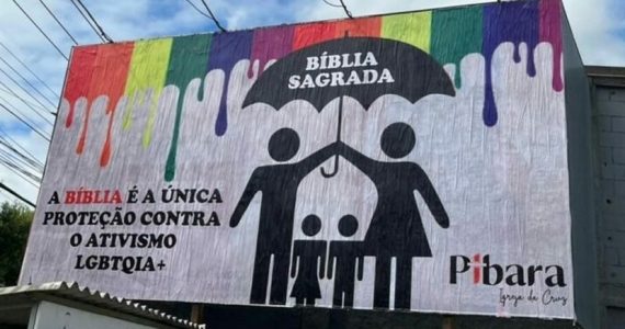 Tribunal mantém condenação de igreja por outdoor contra LGBT+