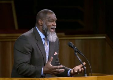 Cultura quer acuar o cristianismo às quatro paredes da Igreja, denuncia Voddie Baucham