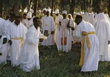 Falso pastor ateia fogo a mulher durante ritual de ‘libertação espiritual’