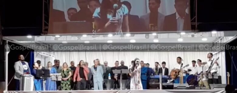 Vitória Souza bate-boca com pastor e abandona púlpito durante evento