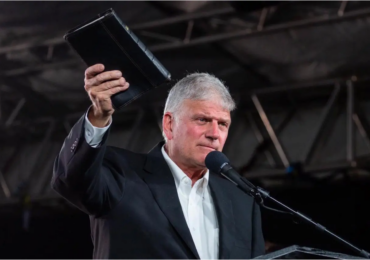 Cristãos devem falar e condenar 'questões morais' como o aborto, diz Franklin Graham