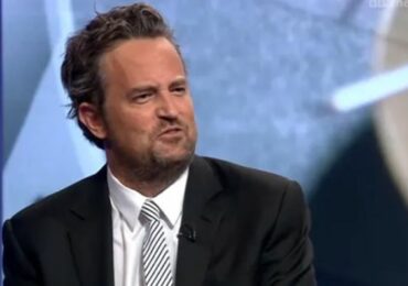 'Eu me senti seguro', disse Matthew Perry, ator de Friends, ao revelar oração a Deus