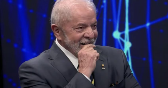 Após indicar comunista para o STF, Lula acena aos evangélicos: 'Gente trabalhadora'