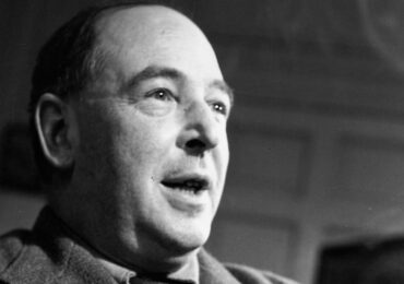 C.S. Lewis teria previsto de forma 'surpreendente' o caos moral no mundo