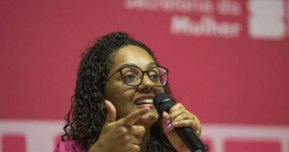 Sem apoio de feministas, Sonaira Fernandes vem combatendo a violência contra a mulher