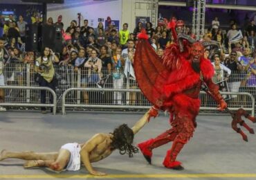 Euforia do carnaval se transforma em dor, diz Lamartine Posella: ‘Não devemos alimentar a carne’