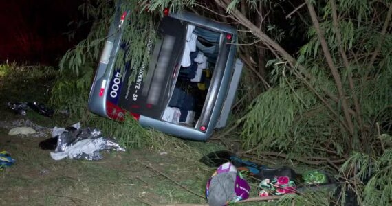 Ônibus que transportava evangélicos capota e 3 pessoas morrem: 'Fatalidade'