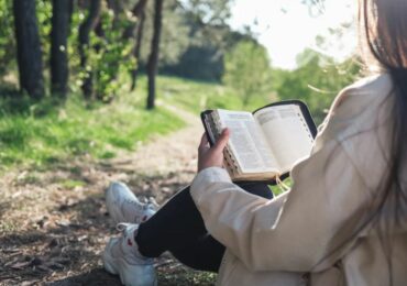 Cresce número de jovens adultos que relata ter a vida impactada pela leitura bíblica