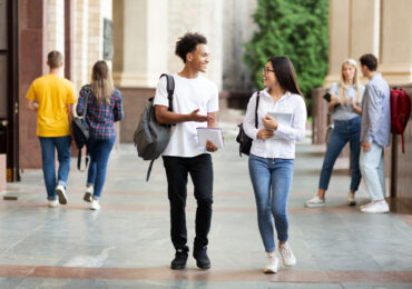 Falar da fé em Jesus é motivo de receio para cristãos em universidades, diz estudo