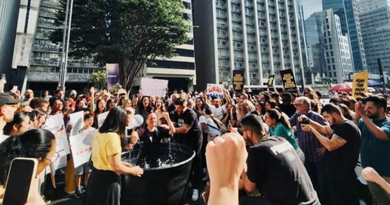 Igreja para Avenida Paulista com batismo nas águas: '50 pessoas nascendo para a vida em Cristo' - batismo na avenida paulista