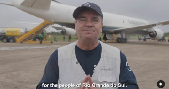 Entidade missionária liderada por Franklin Graham envia mais um avião ao RS