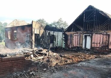 Incêndio destrói templo de 1882 e pastor encoraja fiéis para a reconstrução: ‘Deus está conosco’