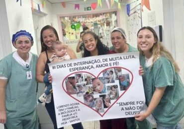 ‘Sempre foi a mão de Deus’, dizem enfermeiras após bebê se recuperar de meningite agressiva