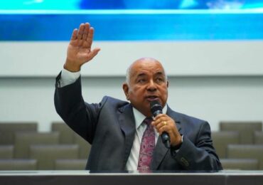 Pastor diz que exemplo em casa conta mais do que levar filhos à igreja