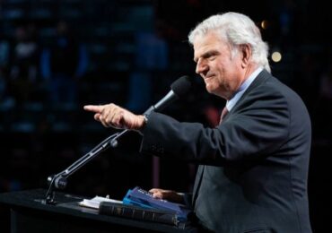 Mais de 8 mil pessoas comparecem a pregação de Franklin Graham na Inglaterra