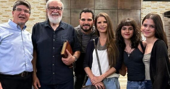 Luciano Camargo ministra louvor na igreja de Augustus Nicodemus nos EUA