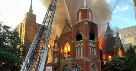 Incêndio destrói templo histórico de Igreja Batista; Pastor reage: ‘O povo de Deus persevera’