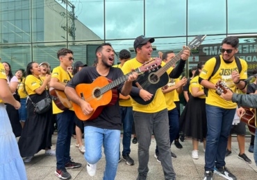 Evangelismo de rua: mais de 4 mil pessoas se rendem a Cristo em ação feita por igreja