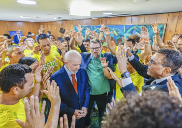 Projeto batista 'Cristolândia' vai ao Planalto e canta louvor em cerimônia com Lula