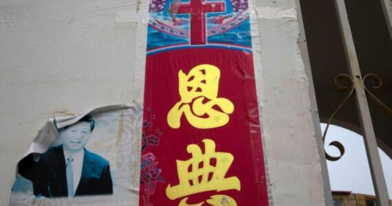 China remove símbolos cristãos e exige que igrejas exibam fotos de ditadores