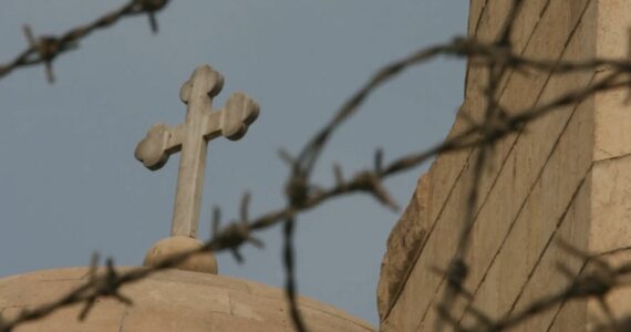 Há 20 anos cristãos no Egito tentam finalizar templo, mas muçulmanos sempre demolem