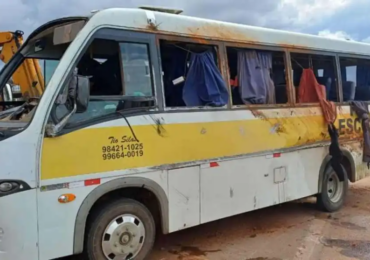 20 pessoas ficam feridas após ônibus que levava fiéis para batismo sofrer acidente