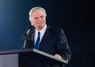 Centenas vêm a Jesus em cruzada com Franklin Graham: ‘O Evangelho transcende culturas'