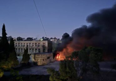 Igreja é bombardeada em Alepo e estradas fechadas impedem cristãos de fugir da guerra