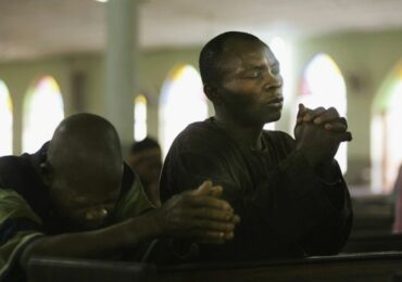 Radicais fulani sequestram pastor e fiéis, e matam outros 2 cristãos em ataque a tiros