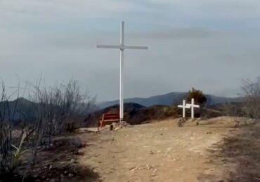 Incêndio florestal não destrói cruz em colina: ‘Um símbolo para nos encorajar’